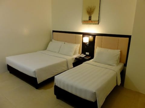Manhattan Suites Inn Hotel in Dumaguete