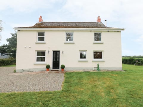 Copybush Cottage House in Martletwy