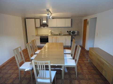 Kitchen or kitchenette, Dining area, Communal kitchen