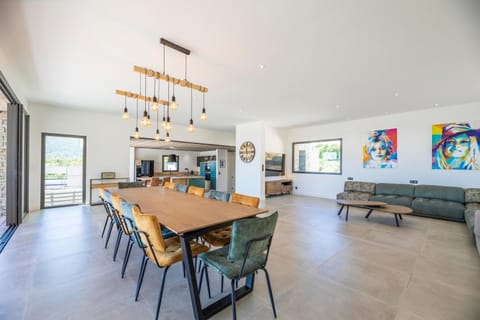 Living room, Dining area