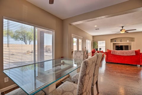 Maricopa Home with Outdoor Seating, 2 Mi to Golf! Casa in Maricopa