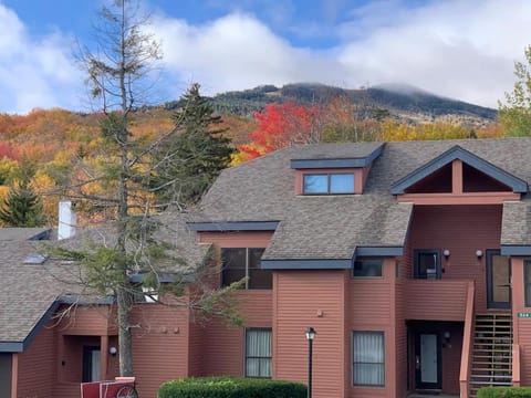 Trail Creek: Walk to lifts, ski home! Closest unit to lifts, ski home trail, sports center Condominio in Mendon