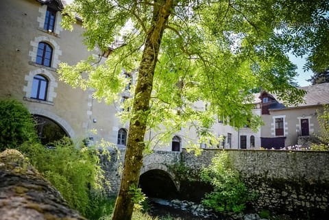 Property building, Facade/entrance, Spring, Day, Garden, Garden view, River view, Inner courtyard view