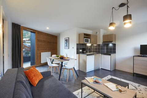 Balcony/Terrace, Kitchen or kitchenette, Dining area