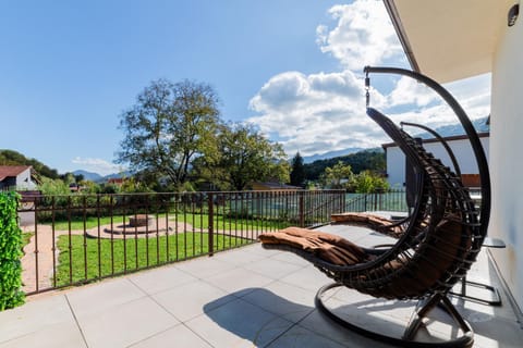 View (from property/room), Balcony/Terrace, Mountain view