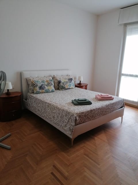 CASA ROSY SIRMIONE - Appartamento con terrazza a 2 passi dal lago Apartment in Sirmione