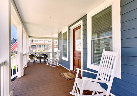 Stylish house one block to beach with linens and parking Haus in Point Pleasant Beach