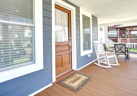 Stylish house one block to beach with linens and parking Casa in Point Pleasant Beach