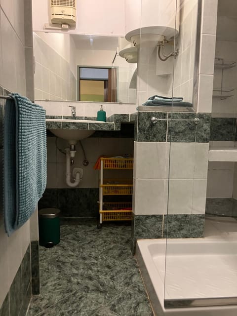 Bathroom, towels