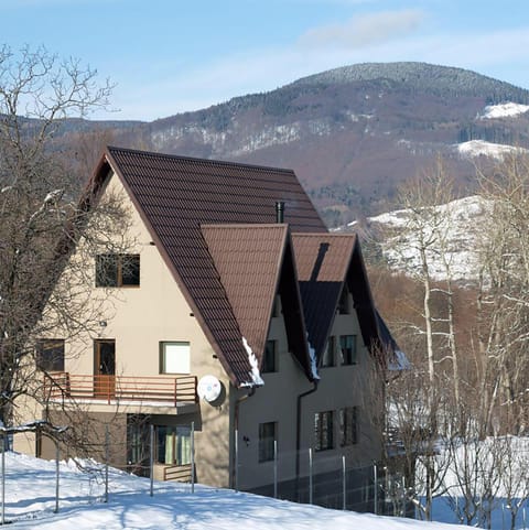 Property building, Facade/entrance, Neighbourhood, Winter