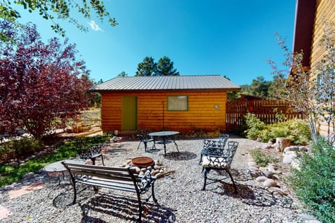 Arrowhead Cabin Haus in South Fork