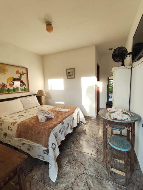 Bed, TV and multimedia, Photo of the whole room, Bedroom, towels