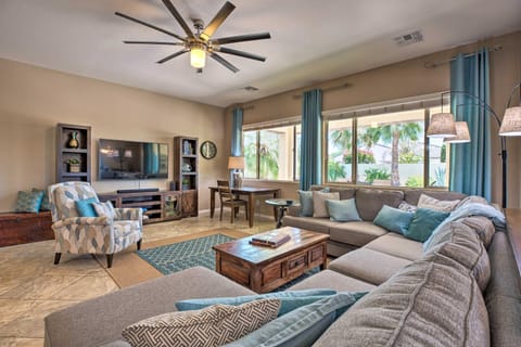 Modern Azure Home with Beautiful Patio, Pool and Spa! Haus in Goodyear