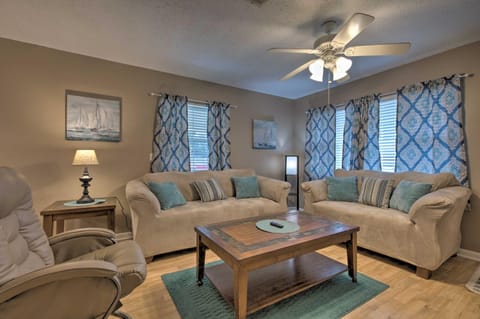 Breezy Gulfport Getaway Less Than 1 Mile to Beach and Casino Casa in Gulfport
