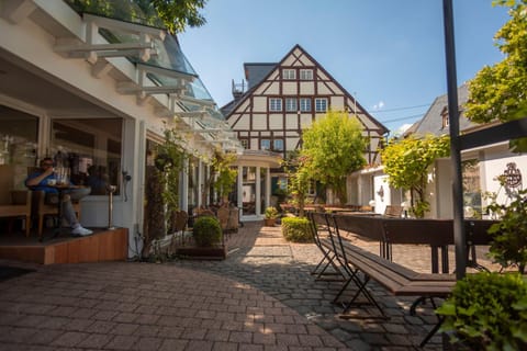 Patio, Facade/entrance