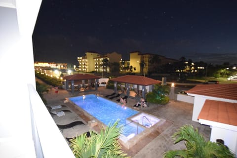 Arena Condos Aruba - few steps from Eagle Beach! Hotel in Noord
