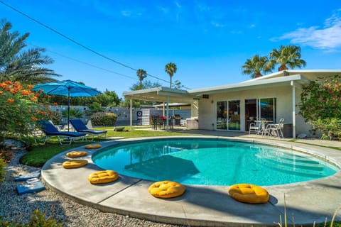 Modern Alexander Pool Home Permit# 3961 Haus in Palm Springs