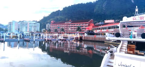 Flat frente mar no Shopping Piratas , com estacionamento gratuito Apartment in Angra dos Reis