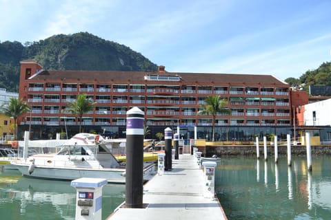 Flat frente mar no Shopping Piratas , com estacionamento gratuito Apartment in Angra dos Reis