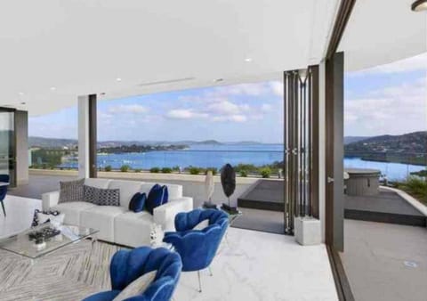 Stylish Penthouse with Views & Jacuzzi Condominio in Gosford