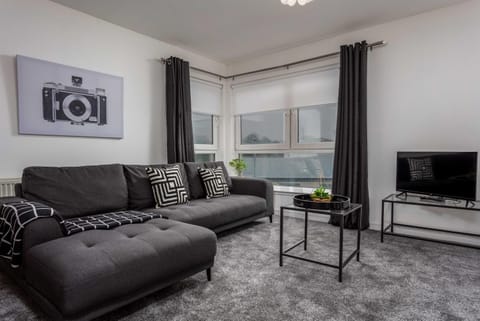 Walker Suite No73 - Donnini Apartments Condo in Kilmarnock