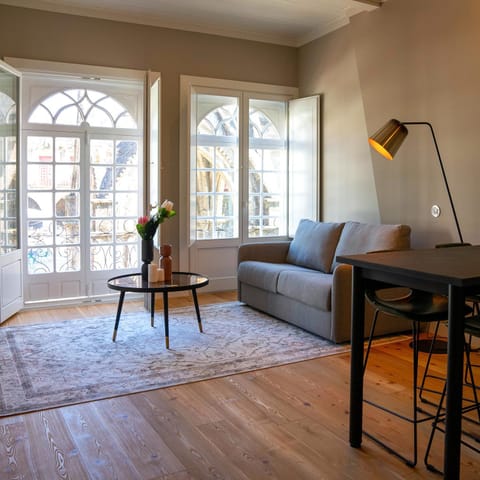 Living room, Dining area, Meals