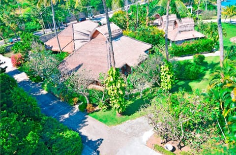 Pasific Beach Cottages Hotel in Batu Layar