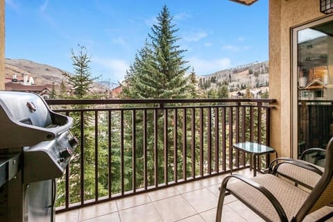 2 Bedroom Antlers Vacation Rental With Incredible Slopeside Views And Just A Short Walk To Gondola And Lionshead Village Apartment in Lionshead Village Vail