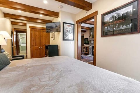 2 Bedroom Antlers Vacation Rental With Incredible Slopeside Views And Just A Short Walk To Gondola And Lionshead Village Eigentumswohnung in Lionshead Village Vail