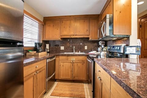 3 Bedroom Antlers Vacation Rental With Incredible Slopeside Views And Just A Short Walk To Gondola And Lionshead Village Condo in Lionshead Village Vail