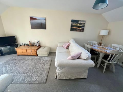 Entire Two Bed Coach House Super King Beds Turn into singles House in Exeter