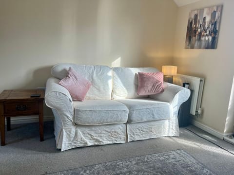 Entire Two Bed Coach House Super King Beds Turn into singles House in Exeter