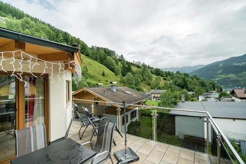 Balcony/Terrace, Lake view, Mountain view