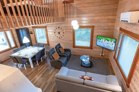 TV and multimedia, Kitchen or kitchenette, Living room, Seating area, Dining area, air conditioner