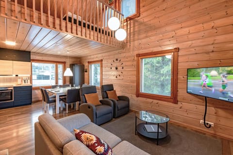 TV and multimedia, Kitchen or kitchenette, Living room, Seating area, Dining area, air conditioner