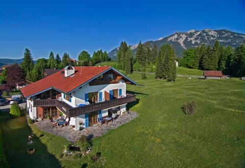 Facade/entrance, Bird's eye view