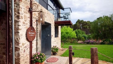 The Old Chaff Mill Organic Vineyard Retreat Alojamiento y desayuno in Adelaide