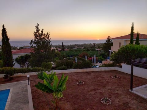 Cozy 2 bdr house with panoramic sea views Villa in Peyia