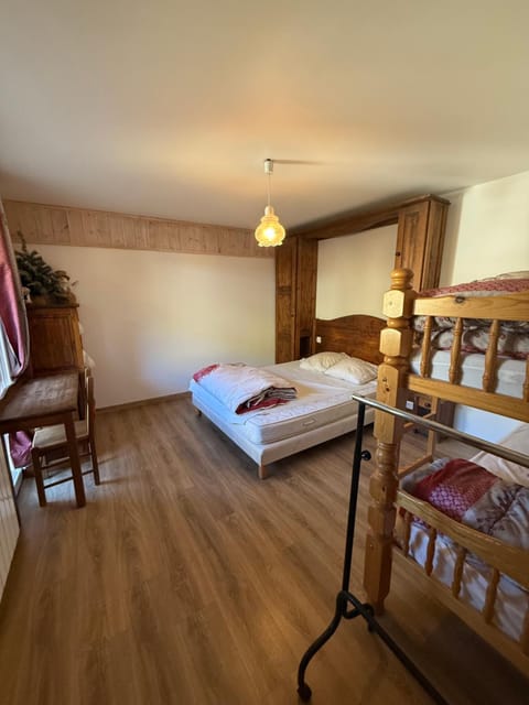 Bed, Photo of the whole room, Bedroom, bunk bed