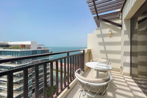 Luxe Getaways Royal Amwaj Palm Jumeirah Resort Apartment Holiday Home Condo in Dubai