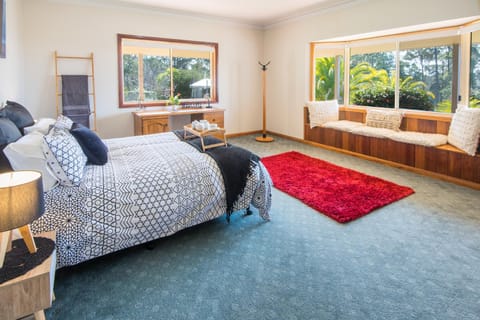 Farm Stay & Iconic Water Views - 32 Zachary Drive Haus in Mallacoota
