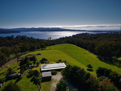 Farm Stay & Iconic Water Views - 32 Zachary Drive Maison in Mallacoota