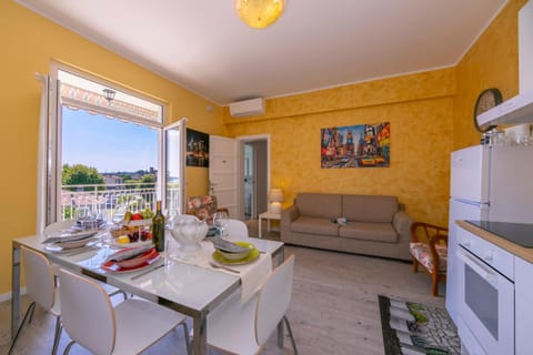 Living room, Dining area, air conditioner