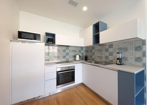 Coffee/tea facilities, Kitchen or kitchenette, dishwasher, minibar, oven, pet friendly, stove, toaster