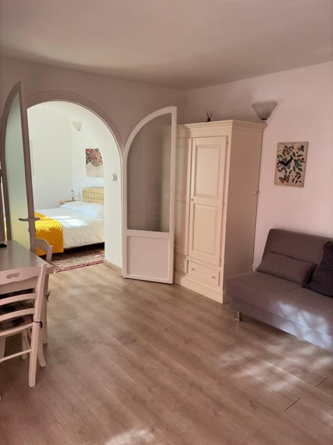 Bed, Living room, Photo of the whole room, Seating area, Dining area, Bedroom, wardrobe