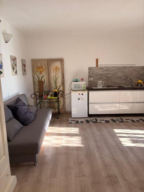 Kitchen or kitchenette, Living room, Seating area