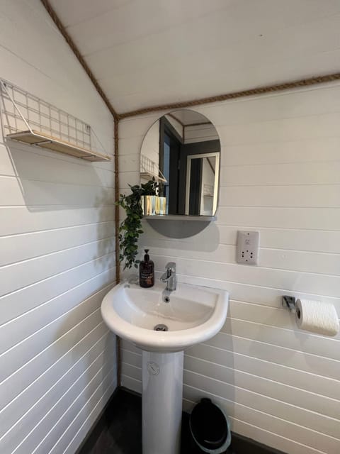 Westwind Pod Apartment in Fort William