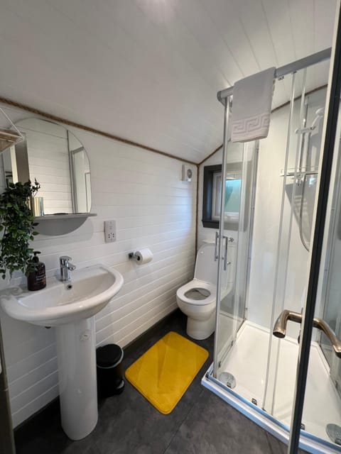 Westwind Pod Apartment in Fort William