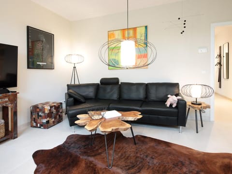 Living room, Photo of the whole room, Seating area