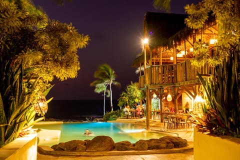 Property building, Patio, Restaurant/places to eat, Night, Bird's eye view, Garden, Garden view, Pool view, Swimming pool, sunbed